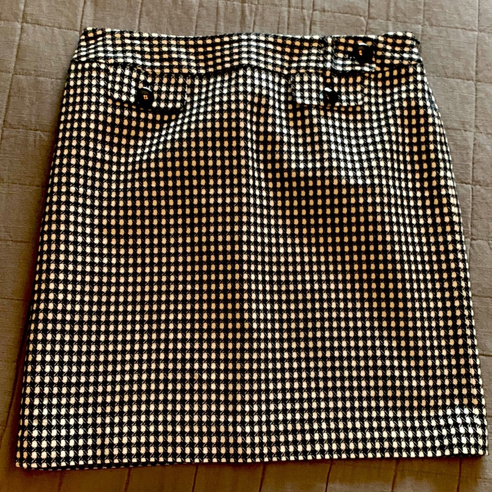 Ann Taylor black and white houndstooth skirt, dry cleaned only